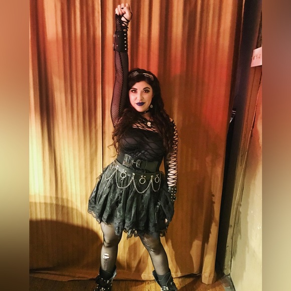 Meet your Posher, Amanda - Picture 5 of 5